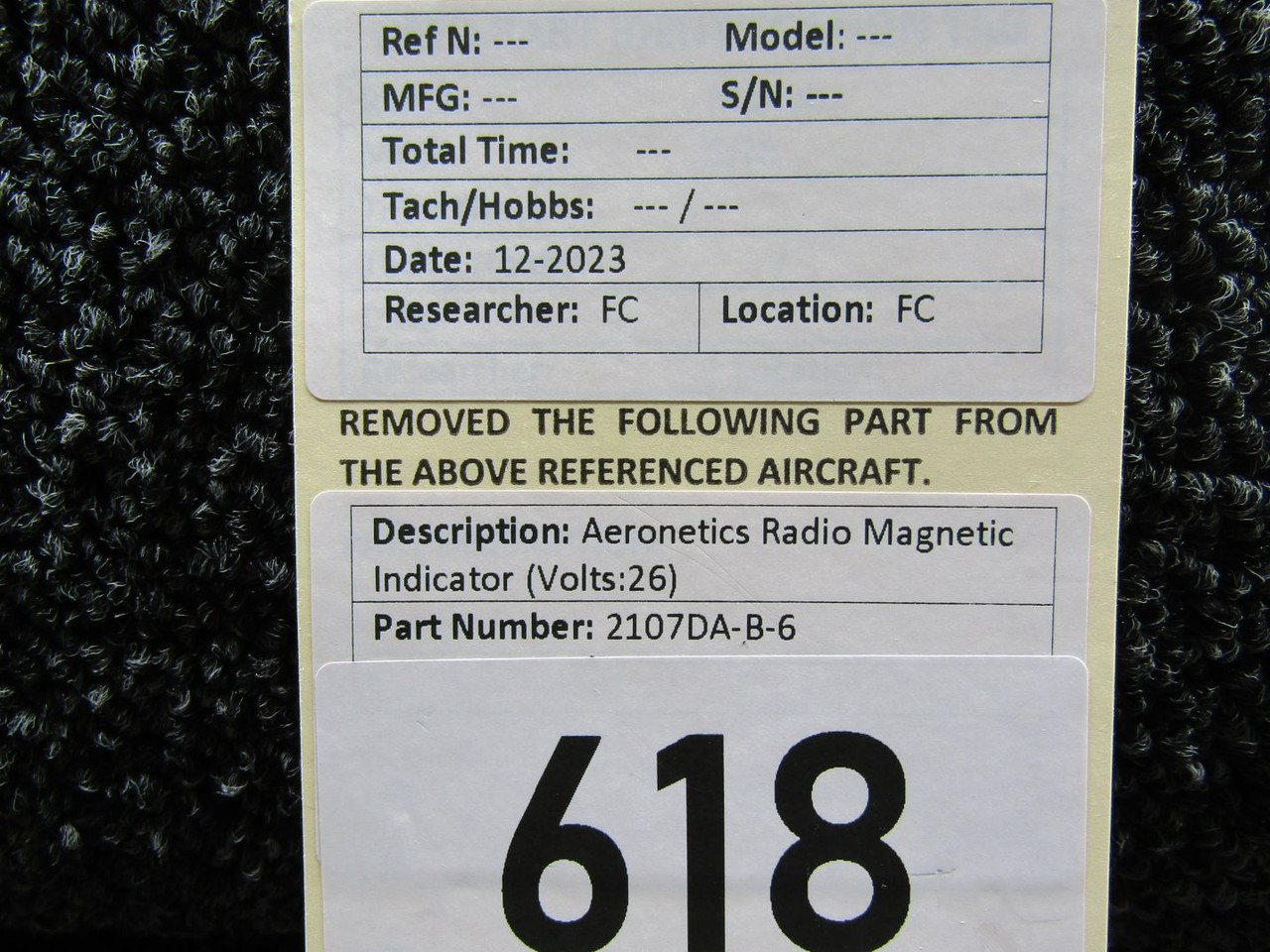 2107DA-B-6 Aeronetics Radio Magnetic Indicator (Volts: 26) (Discolored Face)