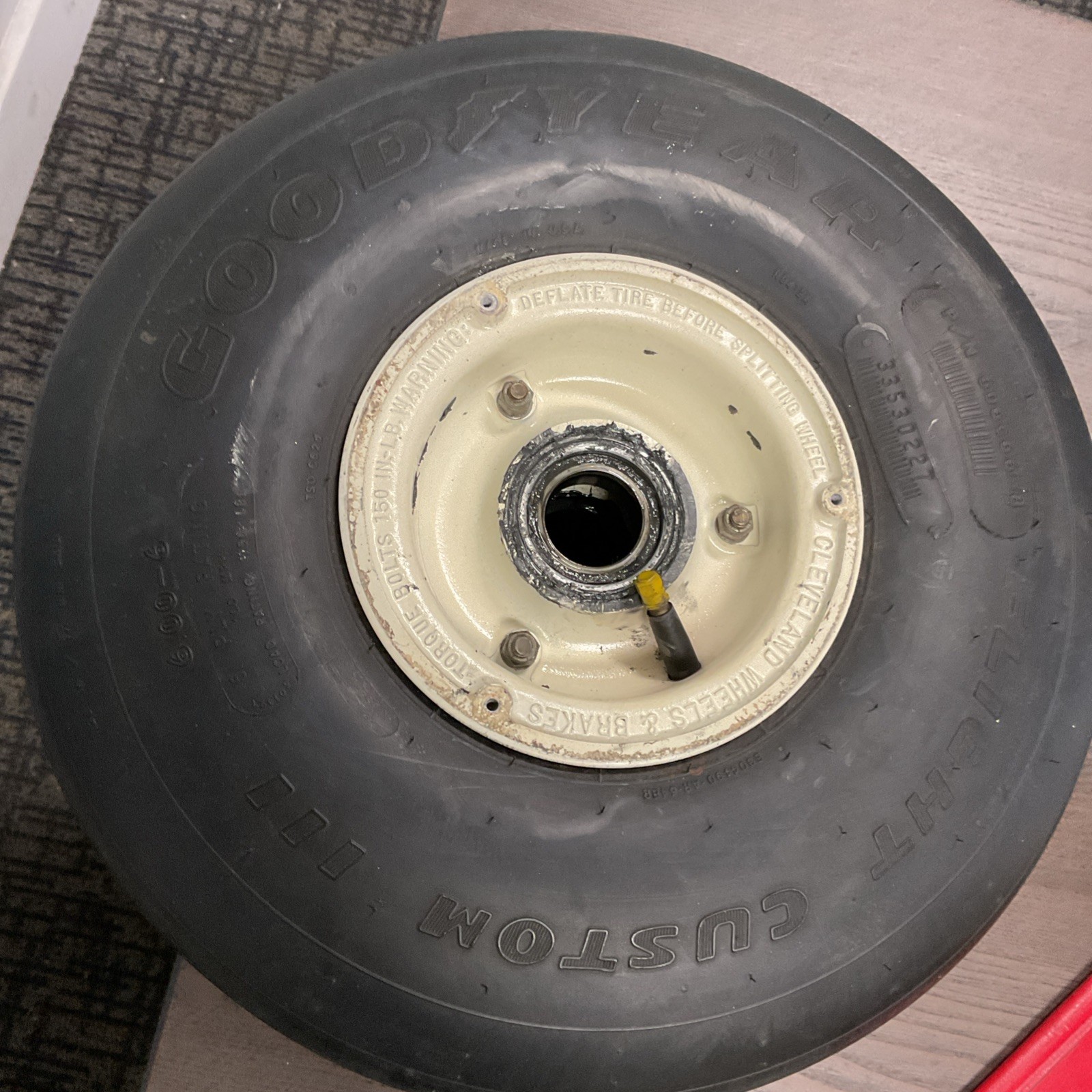 Beechcraft Sundowner Main Wheel & Tire 6.00 X 6 Cleveland 40-59