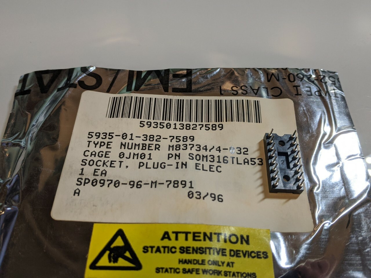 (2) SOCKET PLUG-IN M83734-4-032 5935-01-382-7589
