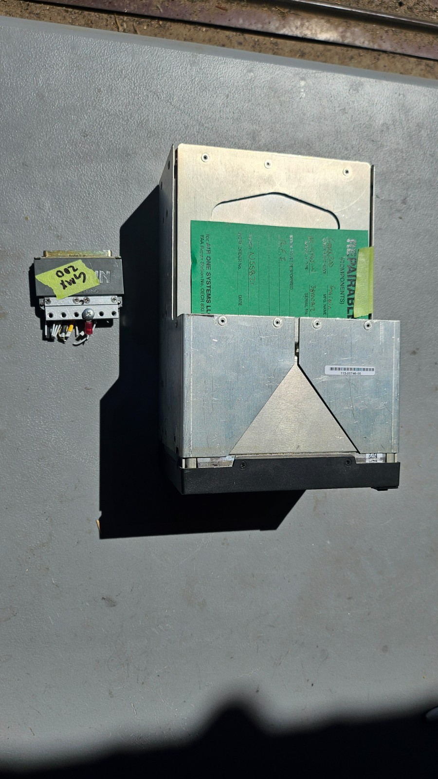 Garmin GMX200 MFD I/O traffic, includes tray and connectors