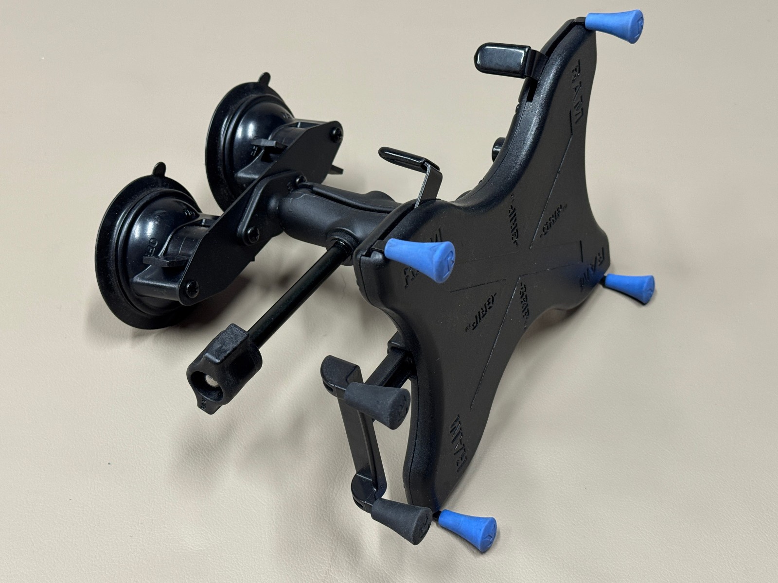 RAM X-Grip Ipad Tablet Aircraft Mount with Dual Suction for 9″-11″ Tablets