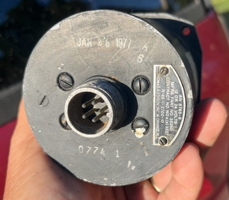 USN Aircraft Instrument – AN 5795-6 Dual Cylinder Head Instrument 12 or 24 VDC