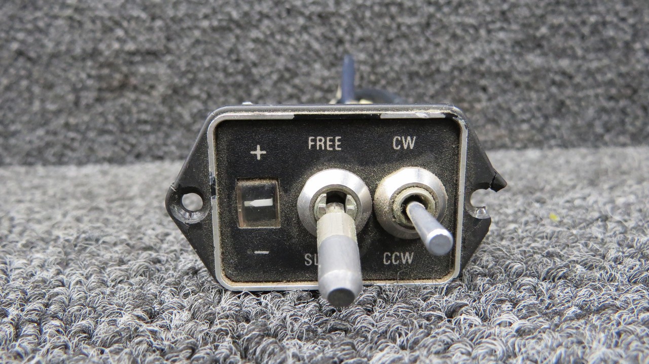 071-1242-06 Bendix King KA-51B Slaving Accessory 28 Volts (Damaged Mount Holes)