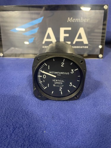 UNITED INSTRUMENTS VERTICAL SPEED INDICATOR P/N 7130 C.44