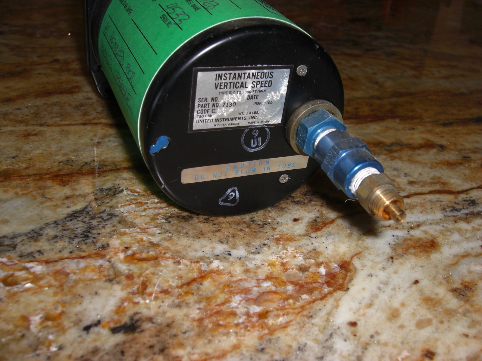 UNITED INSTRUMENTS / BEECHCRAFT PN 7130 INSTANTANEOUS VERTICAL SPEED INDICATOR