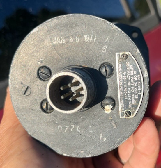 USN Aircraft Instrument – AN 5795-6 Dual Cylinder Head Instrument 12 or 24 VDC