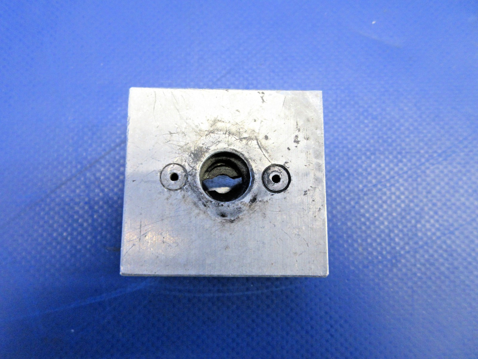 Diamond DA-40 RH Cowl Mount Block P/N D41-7103-12-71 (0726-814)