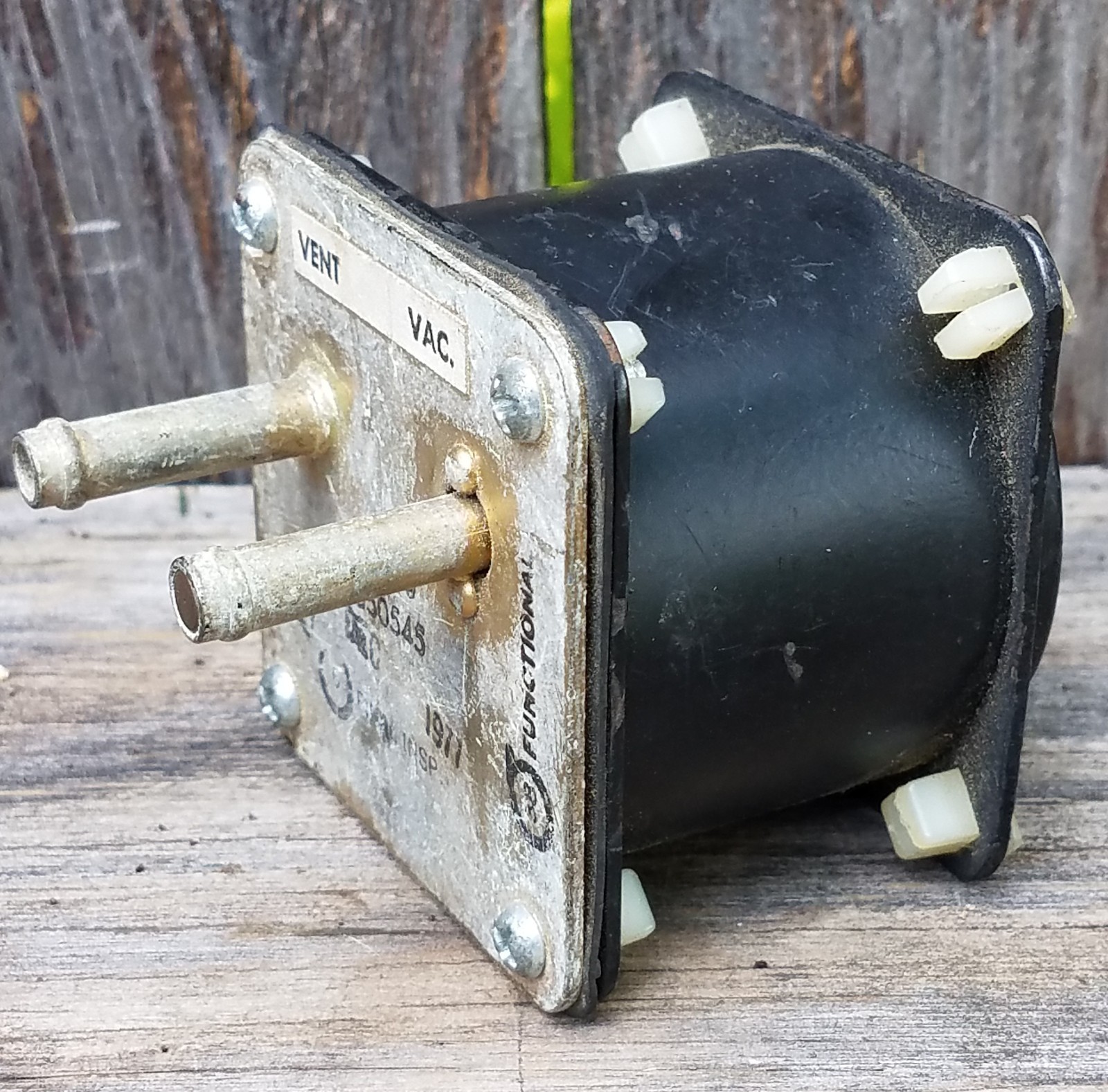 Vintage Airborne Gyro Suction Gauge, Indicator Model 210-9A