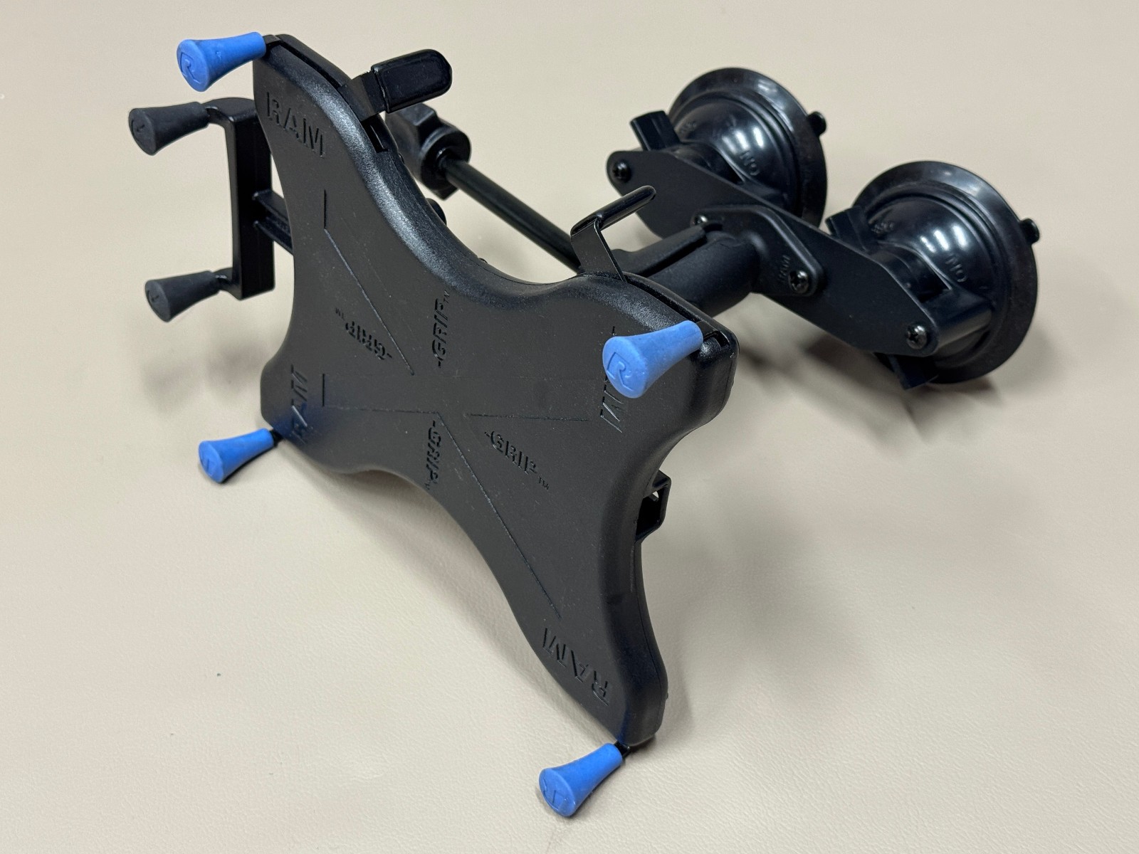 RAM X-Grip Ipad Tablet Aircraft Mount with Dual Suction for 9″-11″ Tablets