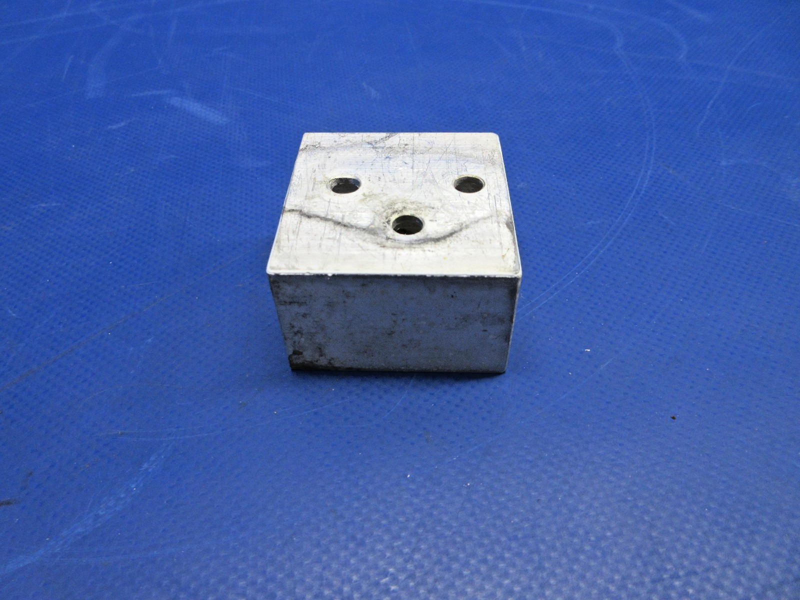 Diamond DA-40 RH Cowl Mount Block P/N D41-7103-12-71 (0726-814)