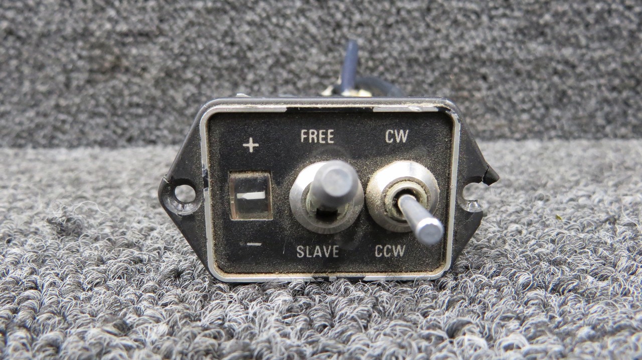 071-1242-06 Bendix King KA-51B Slaving Accessory 28 Volts (Damaged Mount Holes)