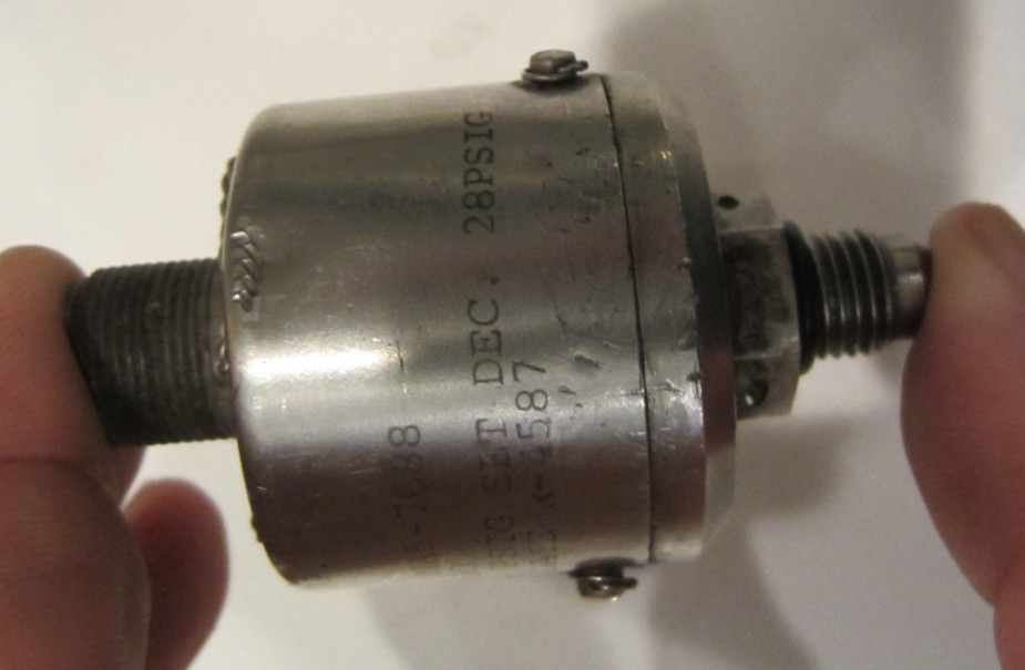 OIL PRESSURE SWITCH ELECTRO NATIONAL CORP P/N 1B2522-230, 54208/8170000 NA57688