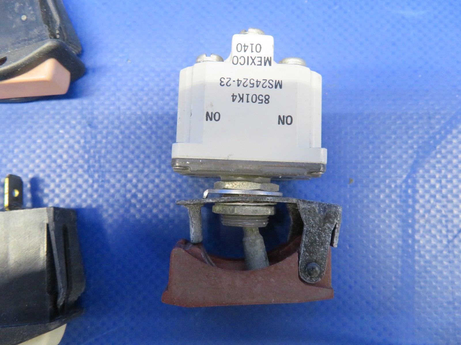 Diamond DA-40 Assorted Switches LOT P/N MS24524-3 (0626-426)