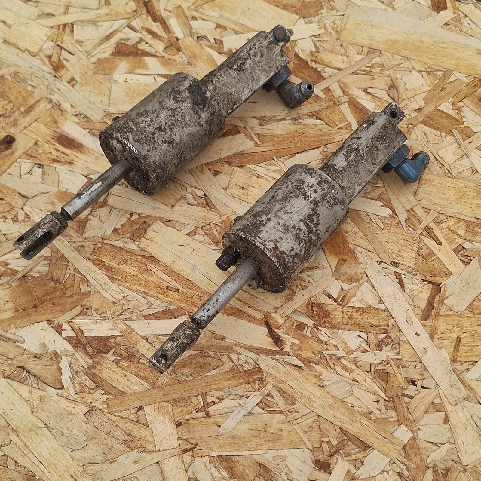 Piper aircaft master cylinders