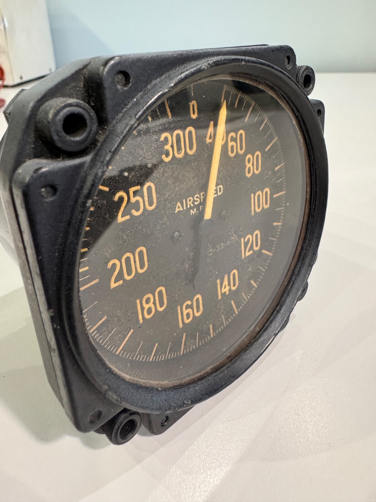 US Gauge Airspeed Indicator 39-3366-P 40-300 MPH tested fine working condition