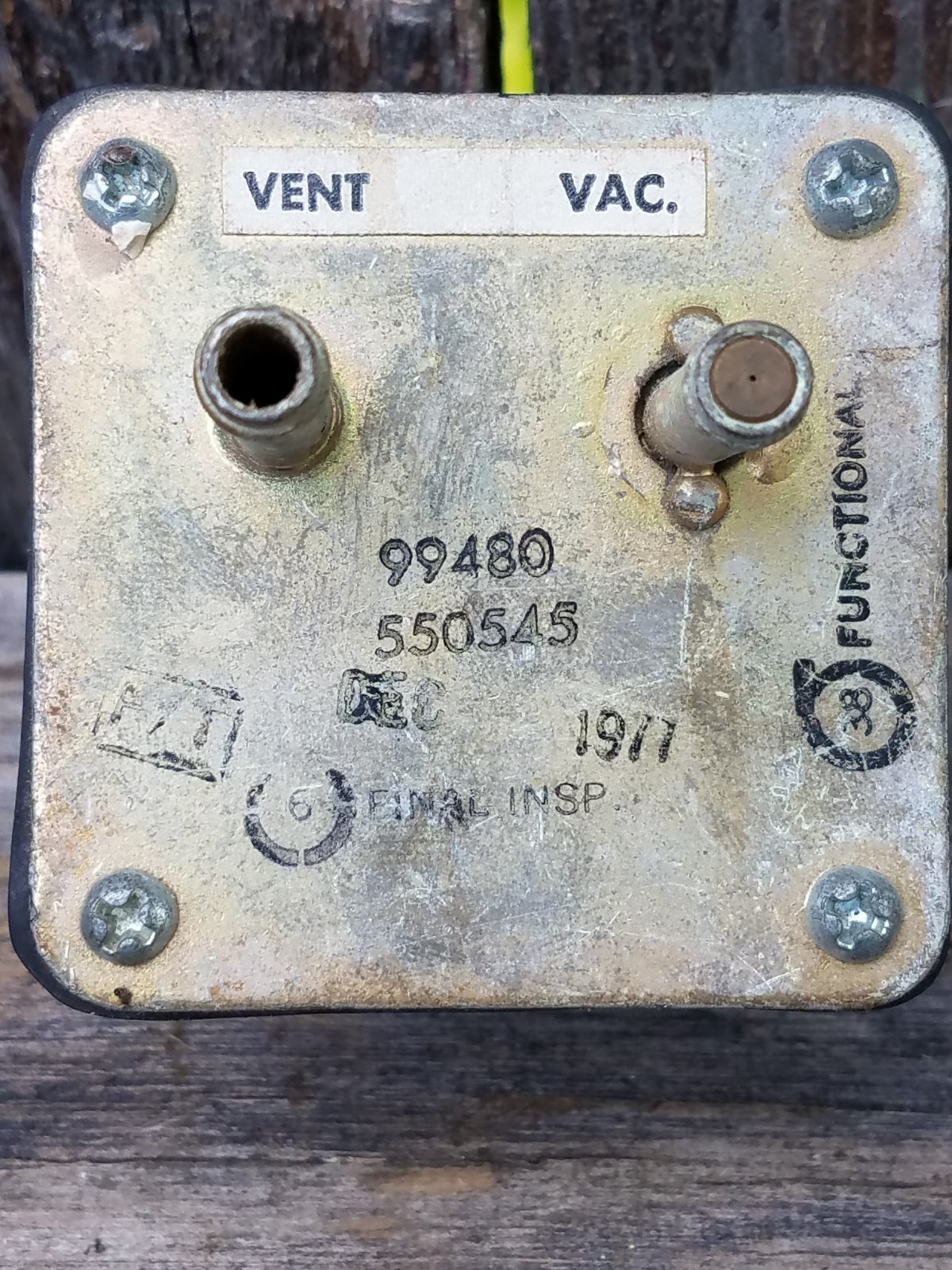 Vintage Airborne Gyro Suction Gauge, Indicator Model 210-9A
