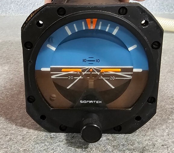 Sigma Tek Attitude Gyro Model 5000B-38 P/N: 23-501-031-1 W/ 60 Day Warranty