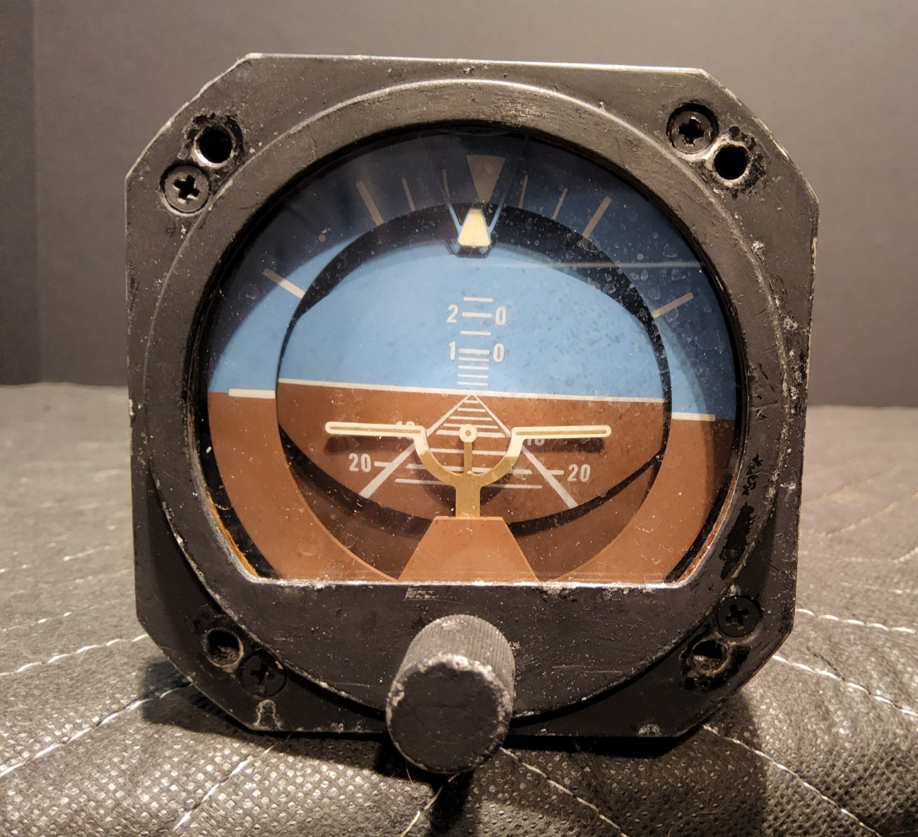 R.C. Allen RCA22-7, Vacuum gyro artifical horizon instrument, p/n; 102-0041-04