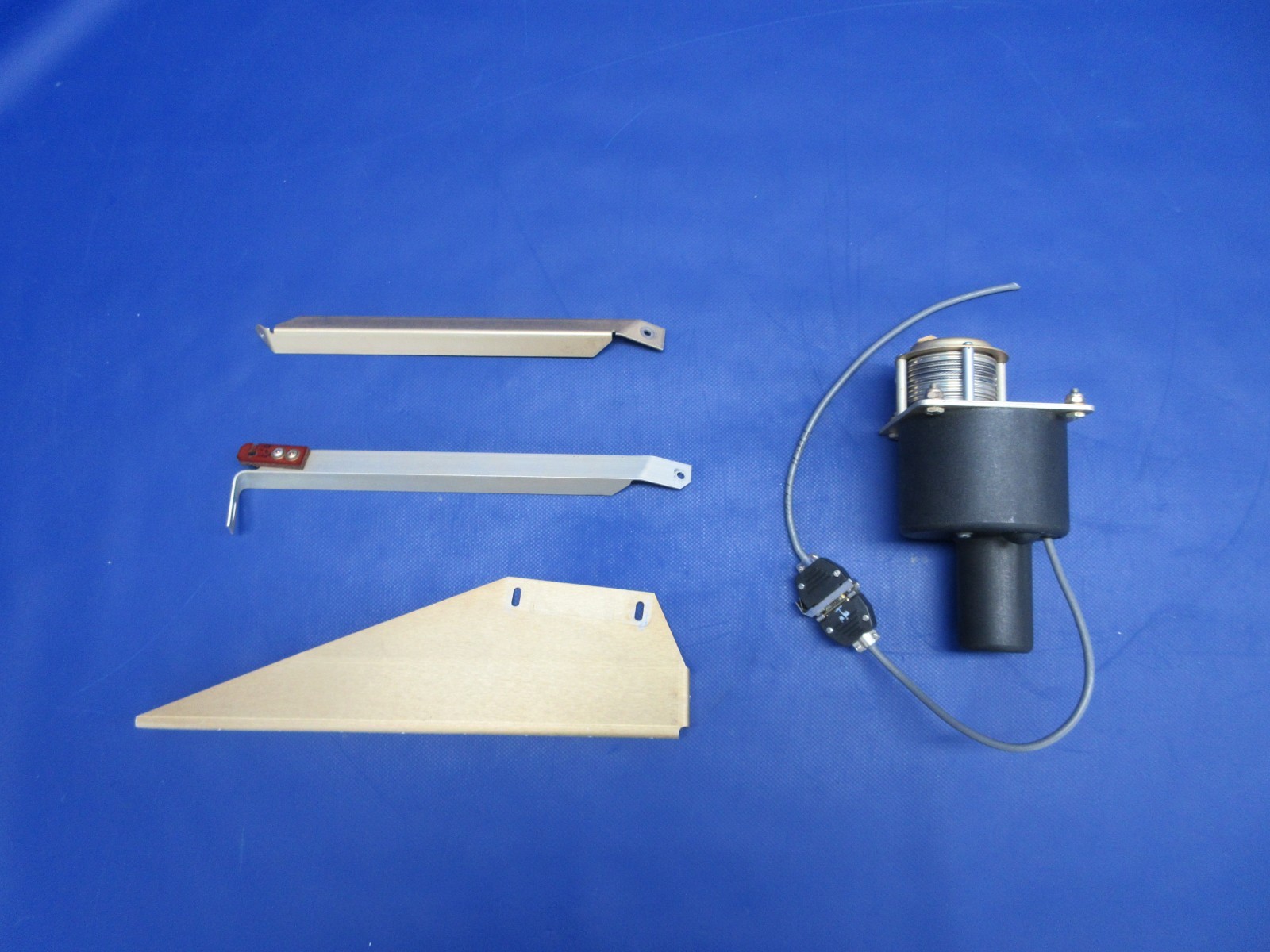 Cessna 182 / 182H S-TEC Corporation Autopilot Pitch Servo 10107-P4 (0126-444)