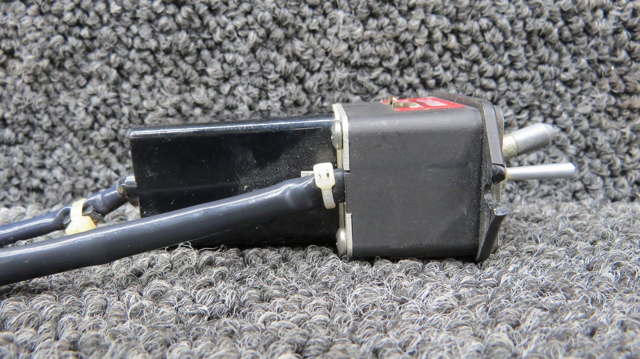 071-1242-06 Bendix King KA-51B Slaving Accessory 28 Volts (Damaged Mount Holes)