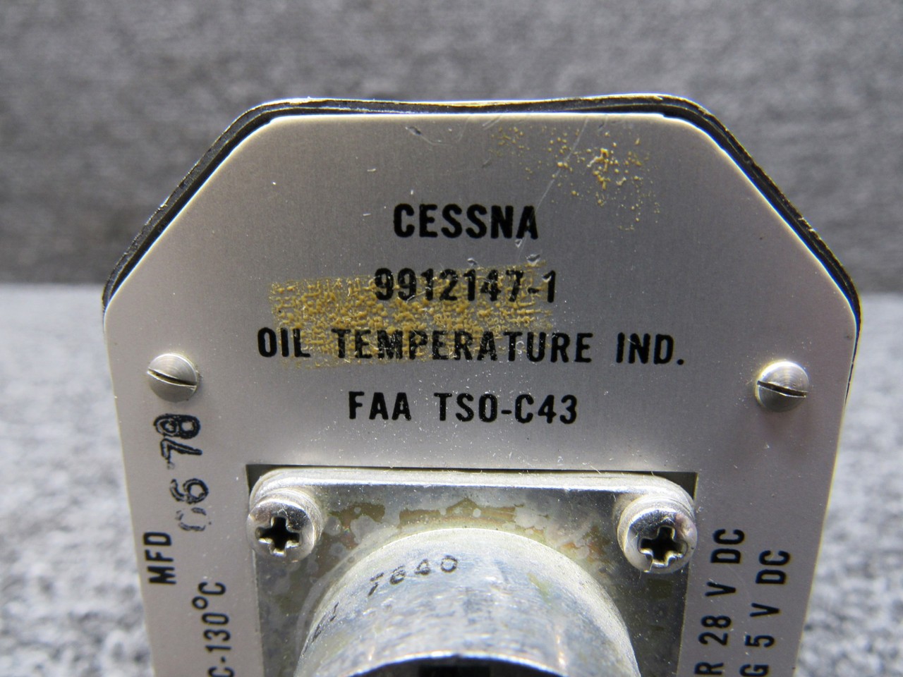 VSDL-0C219A (Alt: 9912147-1) U.S. Gauge Oil Temperature Indicator (Core)