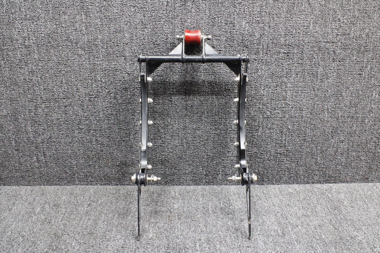 D60-5283-61-00 Diamond DA42-NG Nose Gear Door Swing Assy (Damaged Blocks)