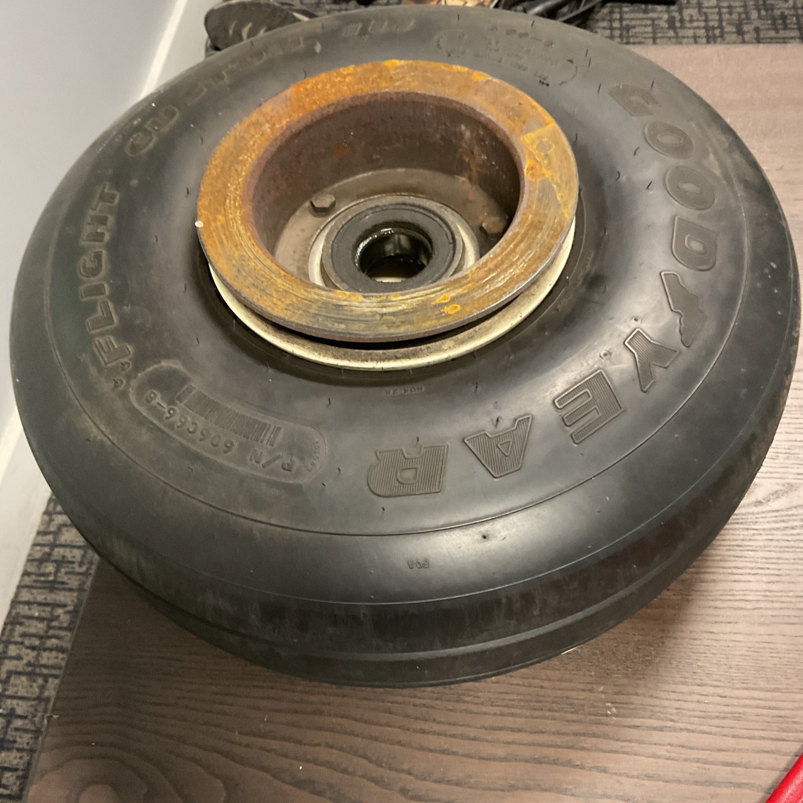 Beechcraft Sundowner Main Wheel & Tire 6.00 X 6 Cleveland 40-59