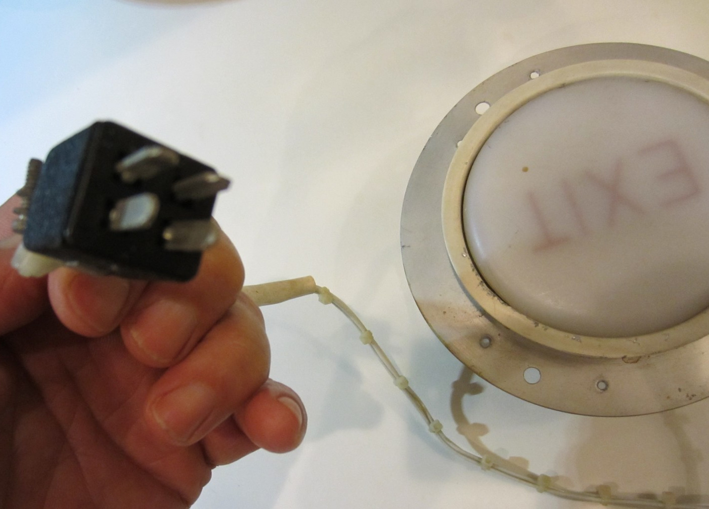 UNIQUE ROUND GRIMES AIRCRAFT EXIT LIGHT P/N 34170-1-X AS REMOVED