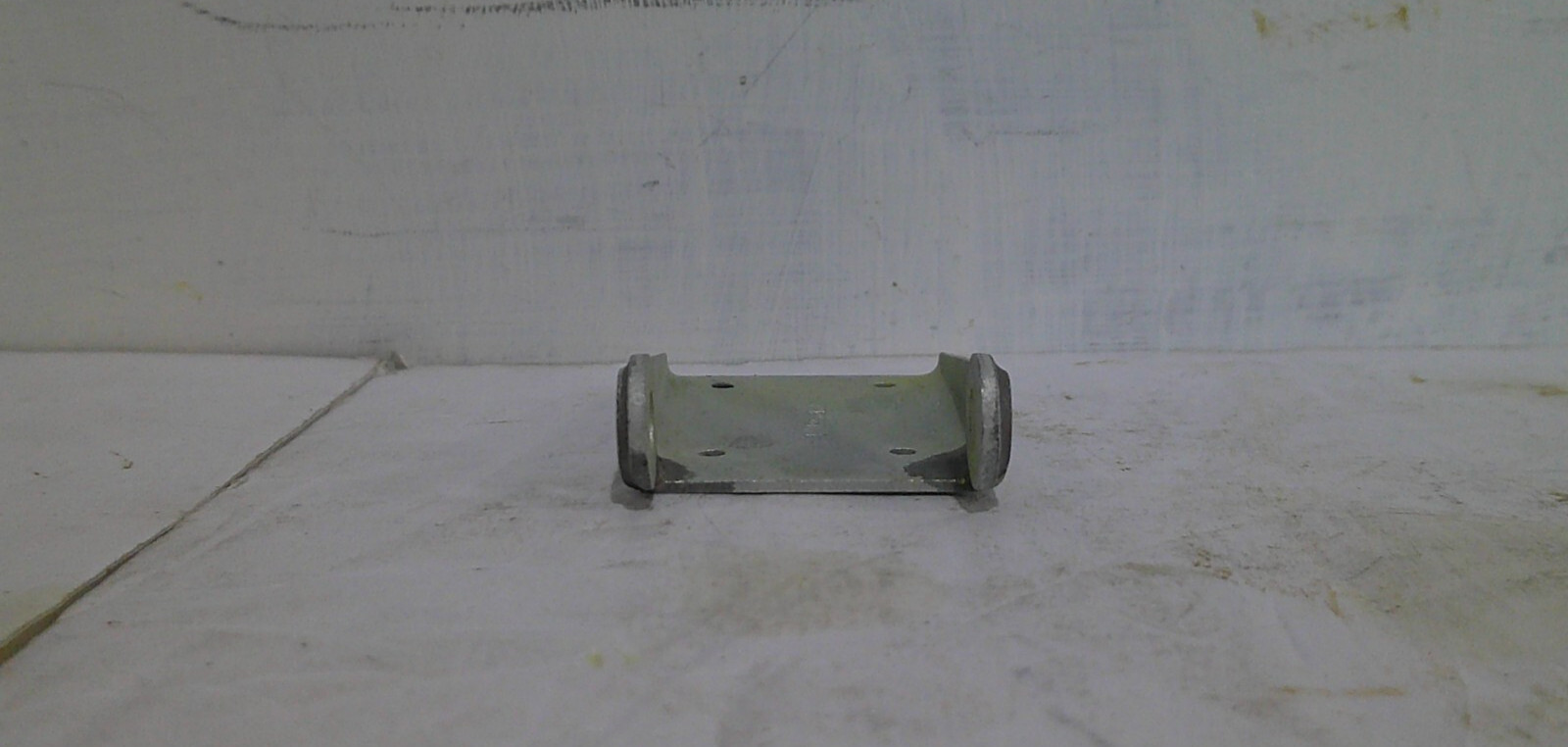 DE HAVILLAND DHC-2 BEAVER AIRCRAFT BRACKET P/N C2E2361 NEW