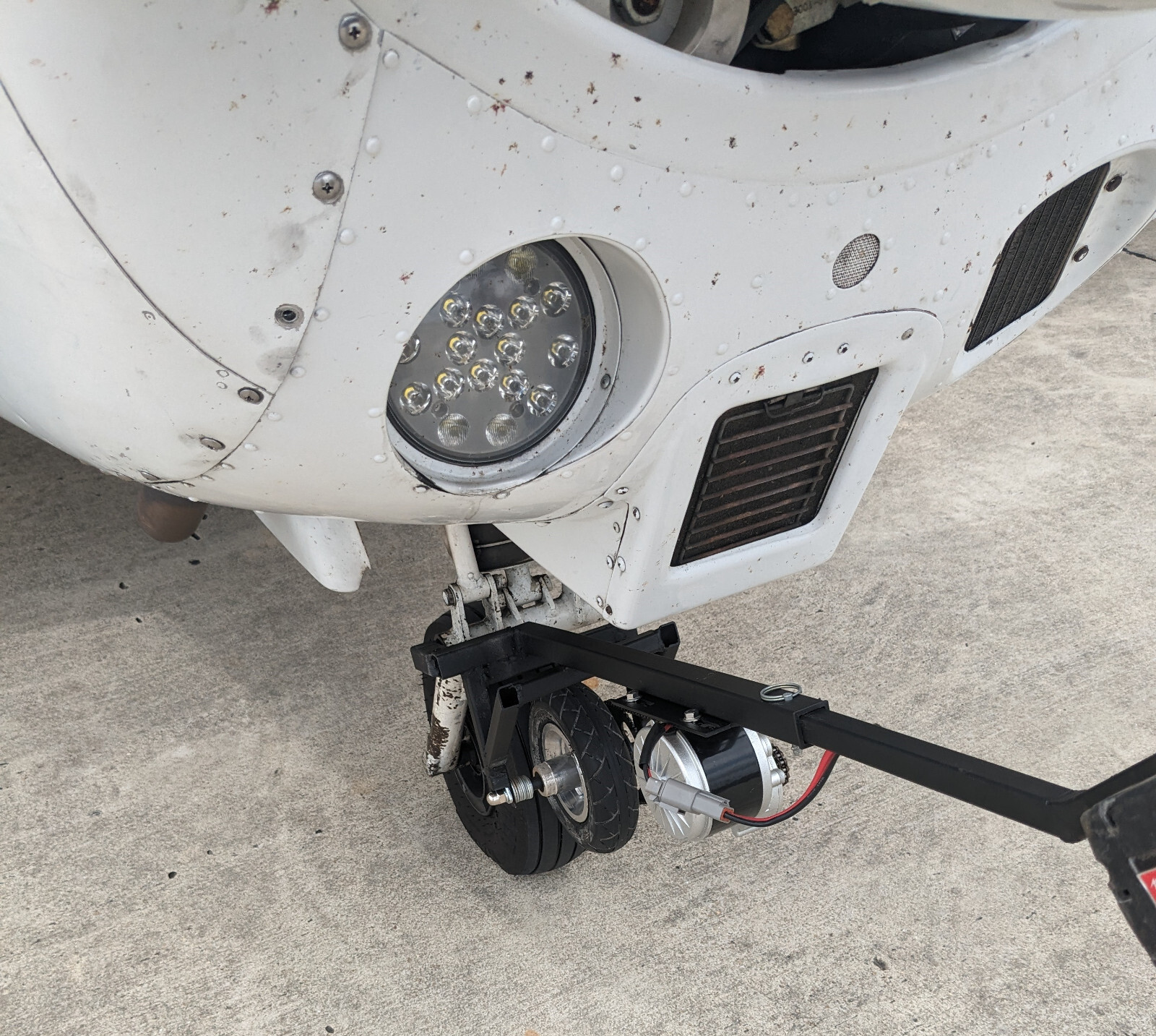 READ DESCRIPTION Powered Tow Bar Tug for Mooney – Mooney Mover