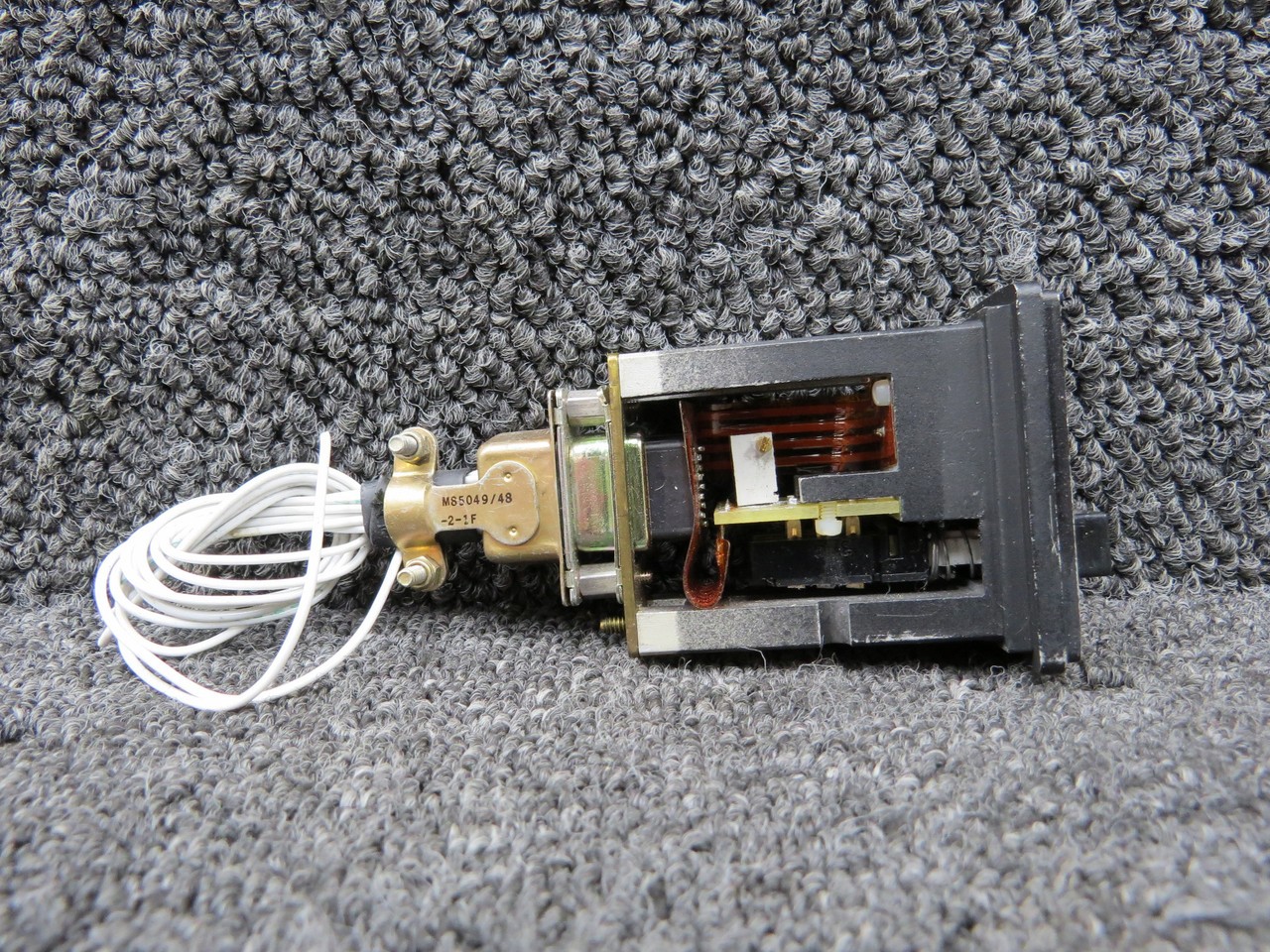 1C763-2 Century Flight Systems Yaw Dampener Controller Switch (Volts: 28)