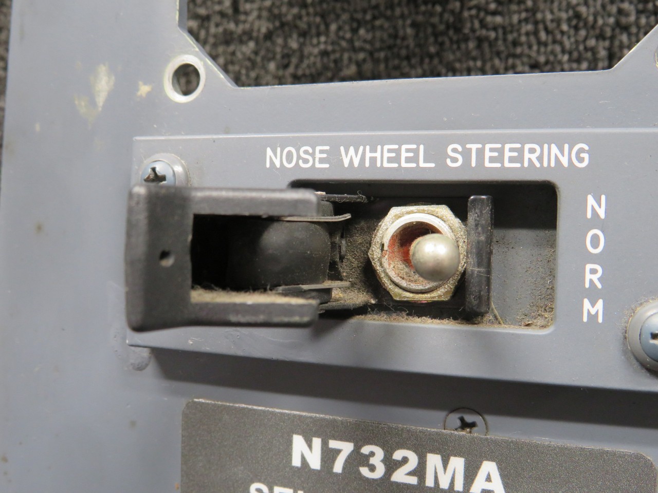 233A2220-1 Boeing 737-800 Clock and Nose Wheel Steering Switch Panel Assembly