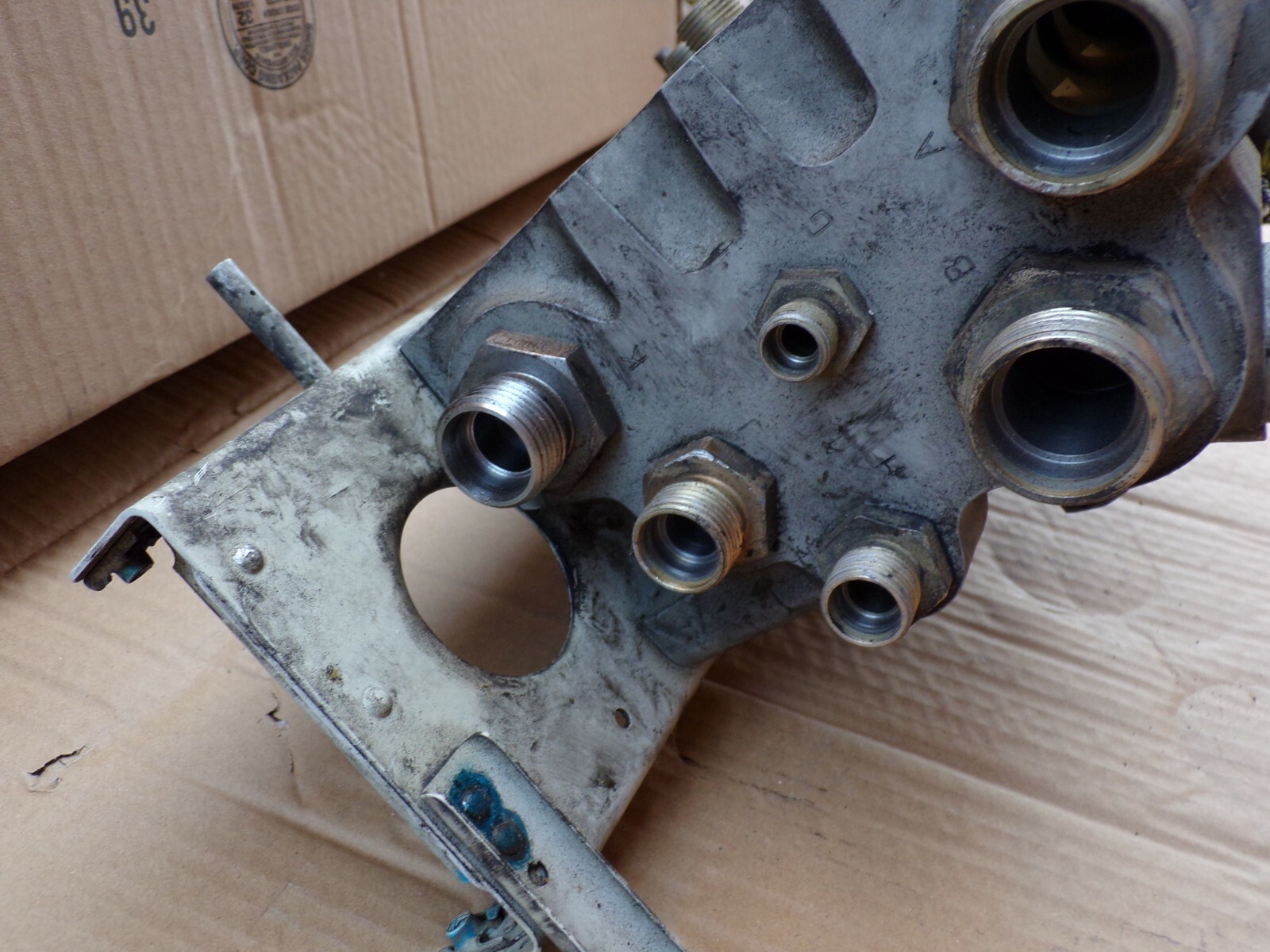 Airbus Aircraft L.G Selector Valve and Manifold D31AB4413