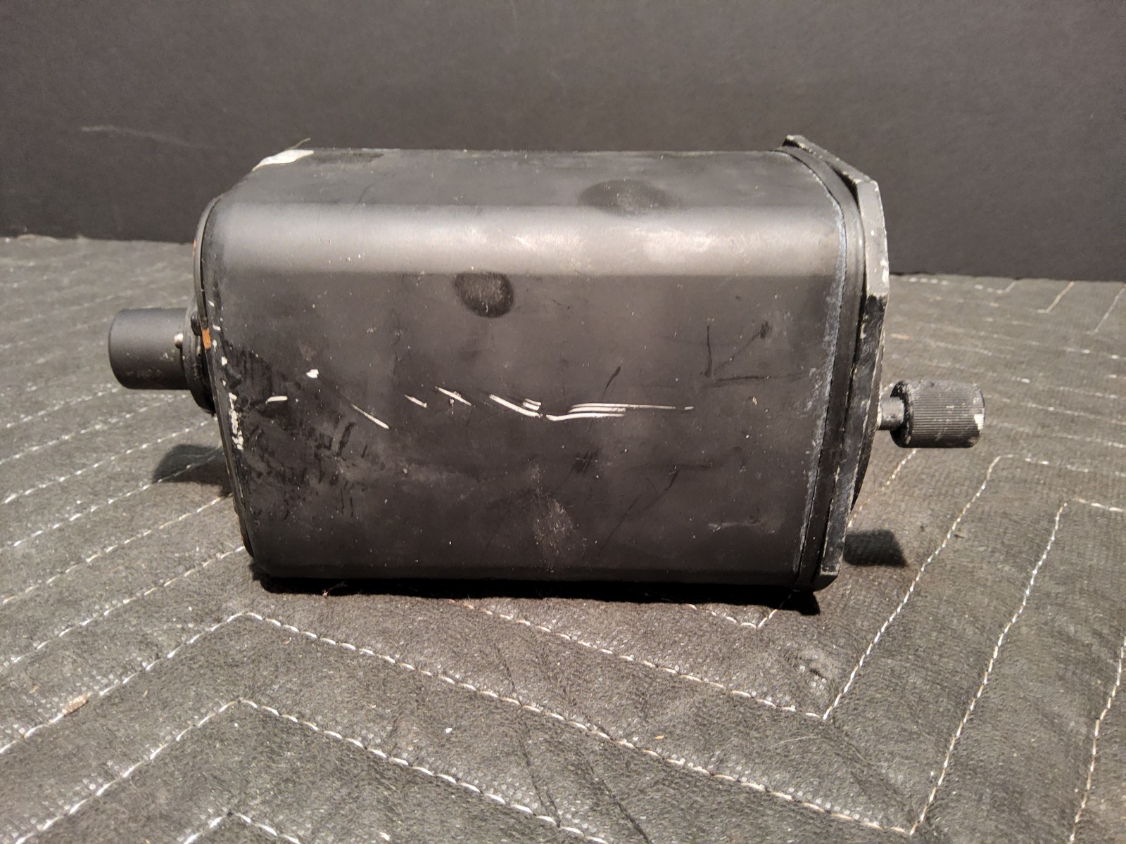 R.C. Allen RCA22-7, Vacuum gyro artifical horizon instrument, p/n; 102-0041-04