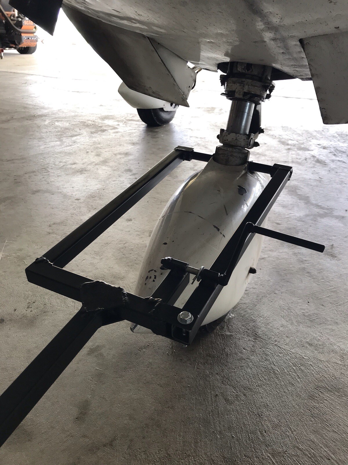 Tow bar for Cessna 150-182