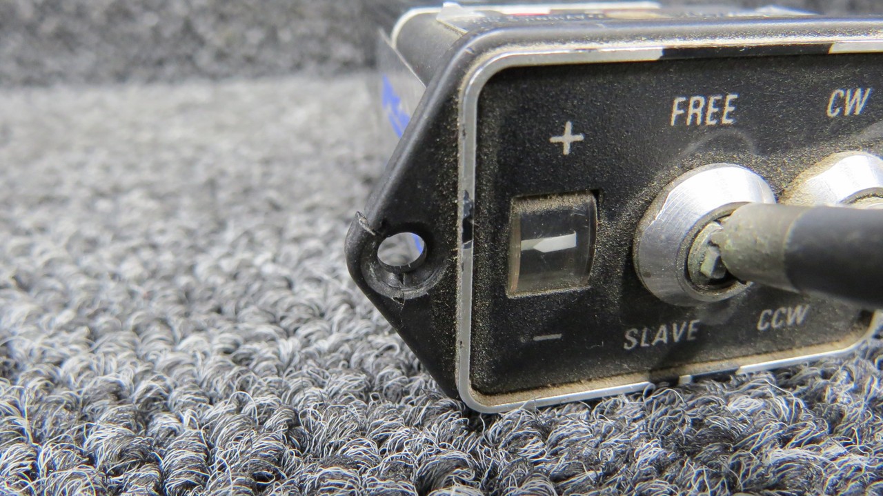 071-1242-06 Bendix King KA-51B Slaving Accessory 28 Volts (Damaged Mount Holes)