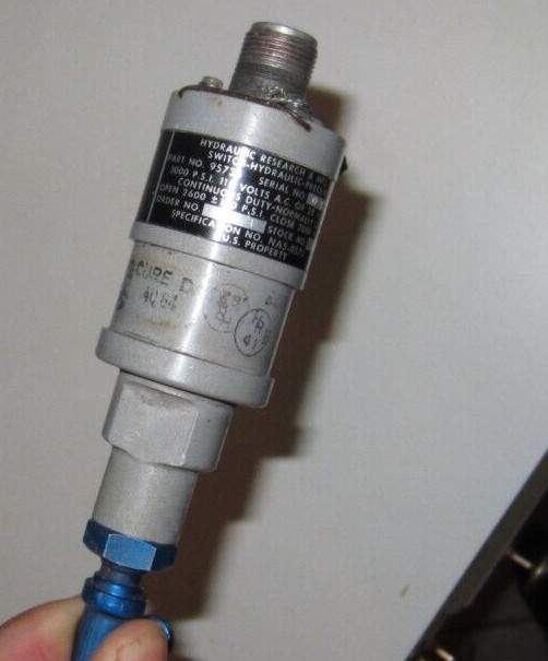 HYDRAULIC PRESSURE SWITCH P/N 95735 HYDRAULIC RESEARCH COMPNY NA5-8570
