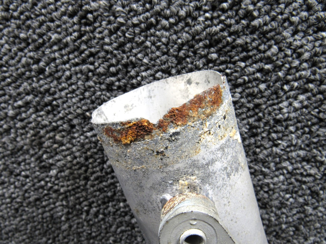 0713952-1 Cessna 182H Defroster Nozzle Assembly