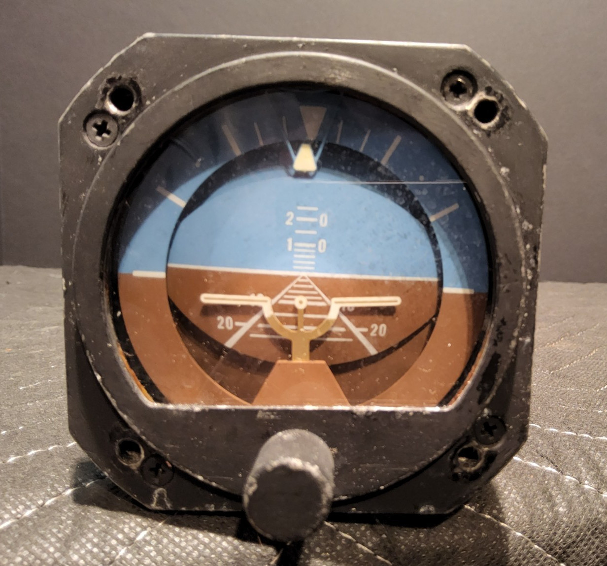 R.C. Allen RCA22-7, Vacuum gyro artifical horizon instrument, p/n; 102-0041-04