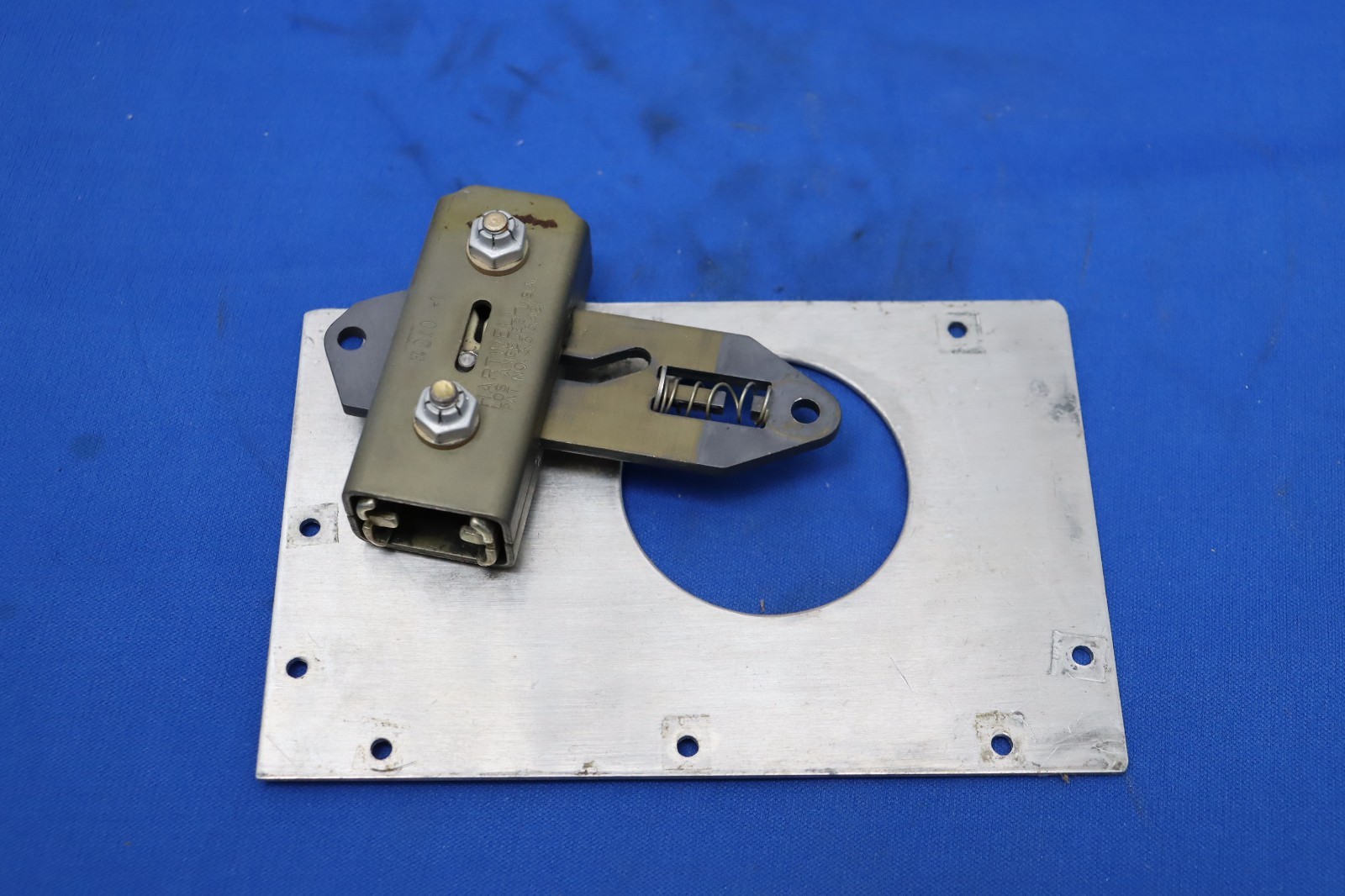 Mooney Upper Cabin Door Latch H910-1 (Alt: H910-15, 340124-017) M20J M20K