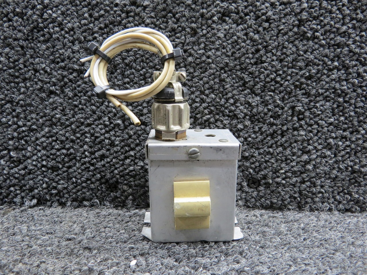SA-10 Narco Avionics Omni Signal Amplifier (with Connector)