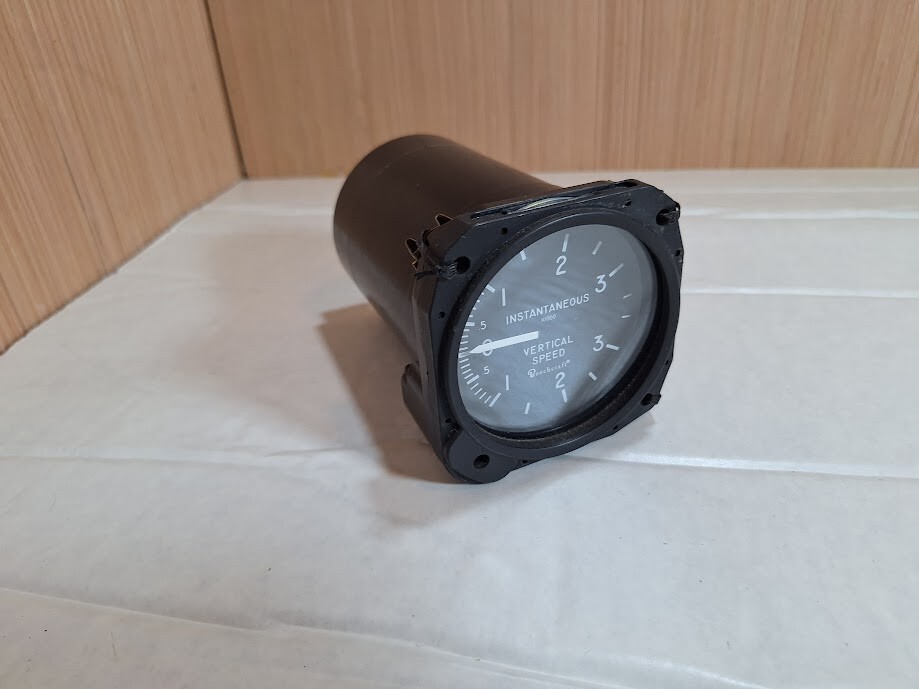 United Instruments Vertical Speed Indicator / PN 7130