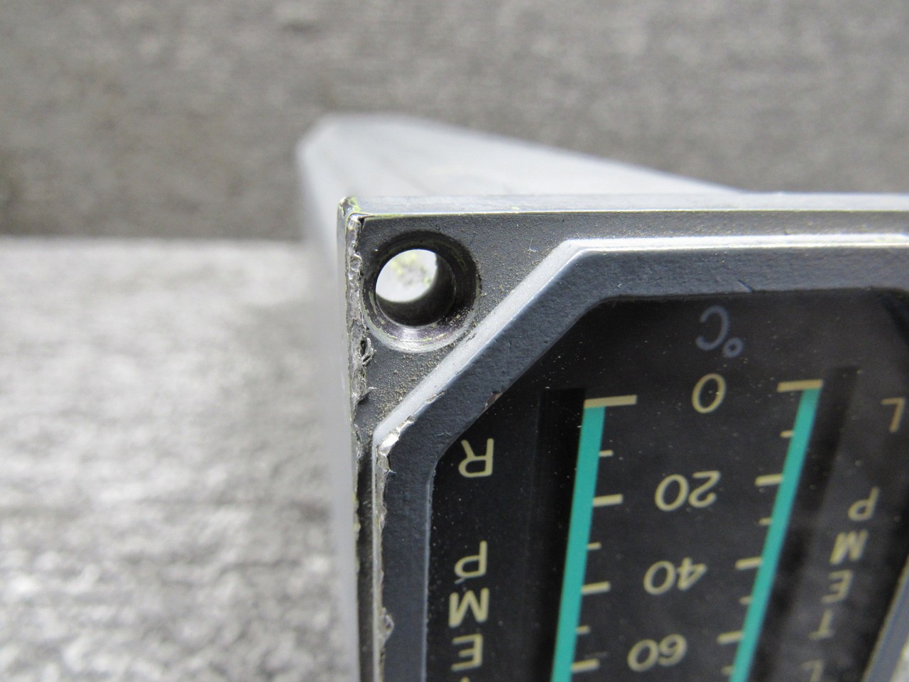 VSDL-0C219A (Alt: 9912147-1) U.S. Gauge Oil Temperature Indicator (Core)