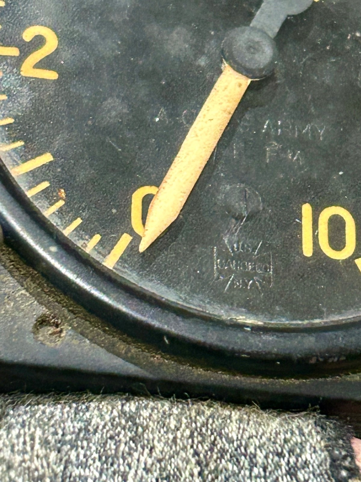 WWII USAAF Aircraft Suction Gauge AW -1 1/8-21-0