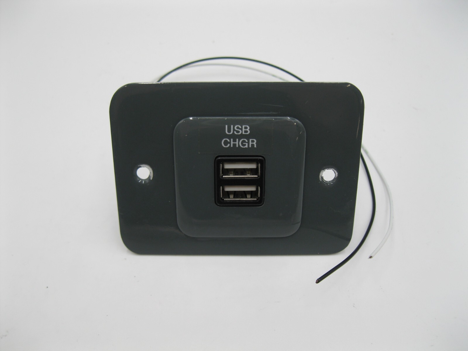 MID CONTINENT TA102 DUAL USB CHARGING PORT PN: 6430102-3