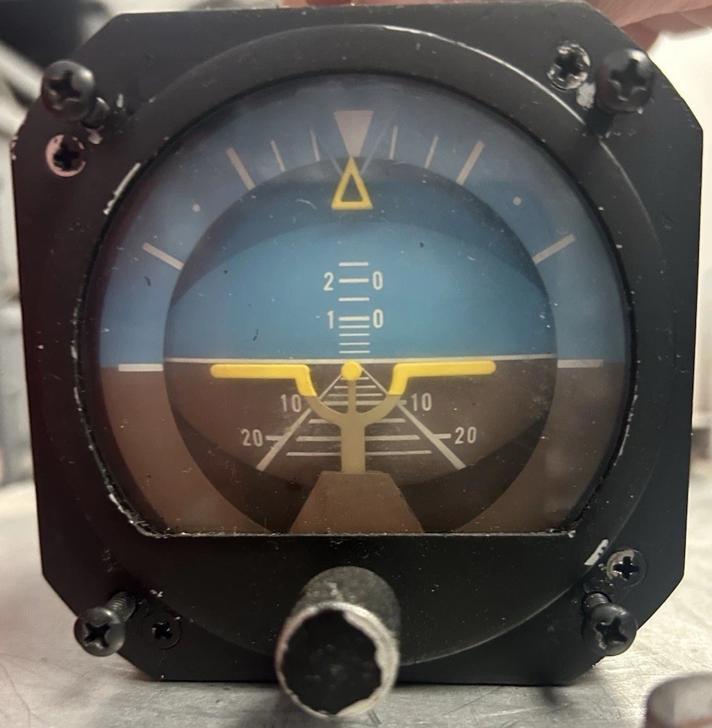 RC ALLEN RCA22-7 Attitude Indicator Gyro Horizon – PN 102-0041-04 – Tested Works