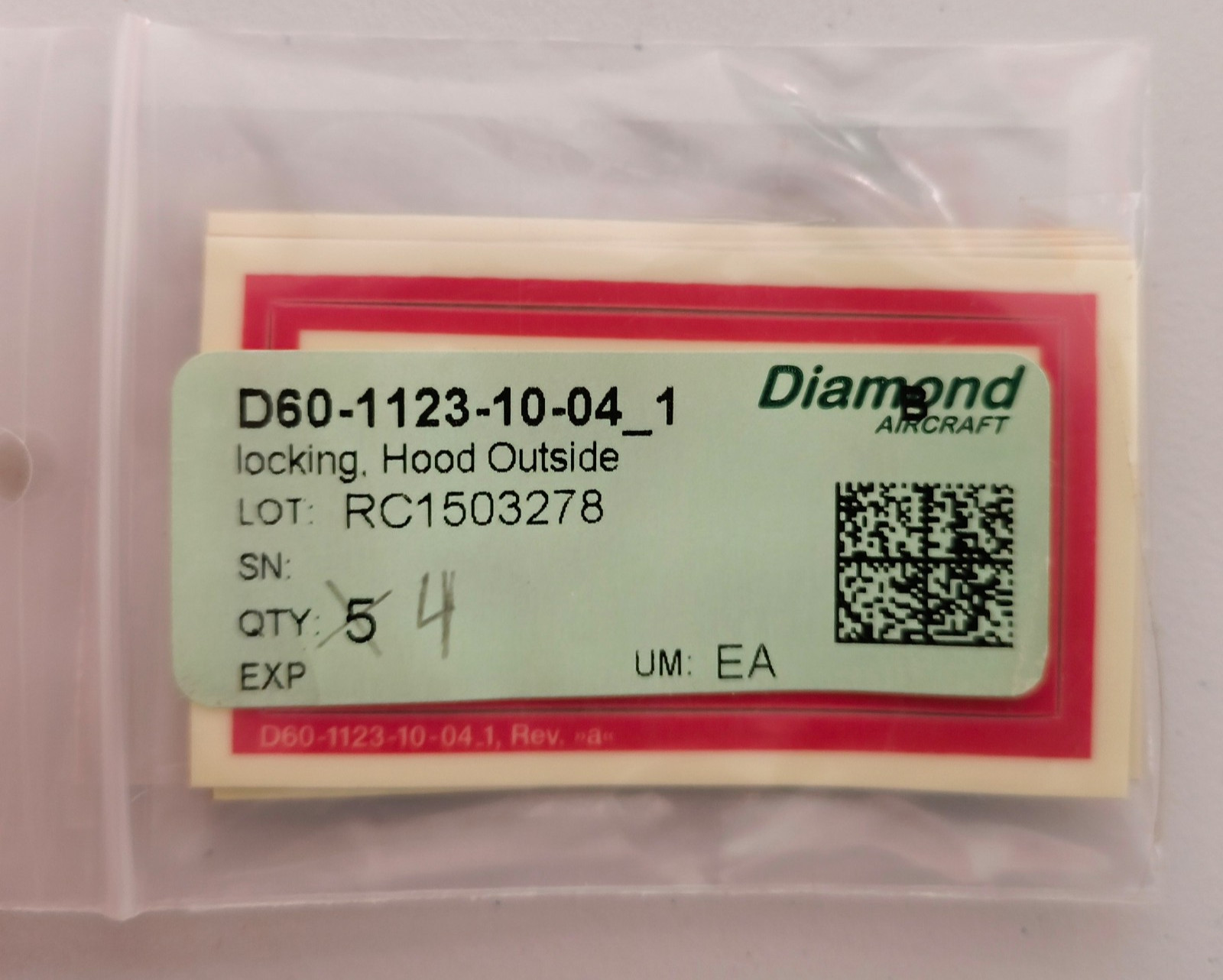 Diamond Aircraft DA42 Twin Star D60-112310-04_1 Locking hood outside placard