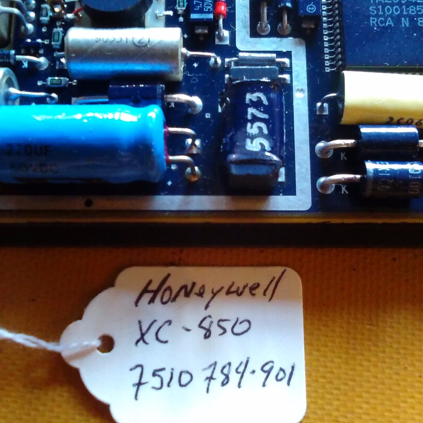 Honeywell Sperry Primus ® II, Honeywell XC-850 Com Cluster Module, 7510784-901.