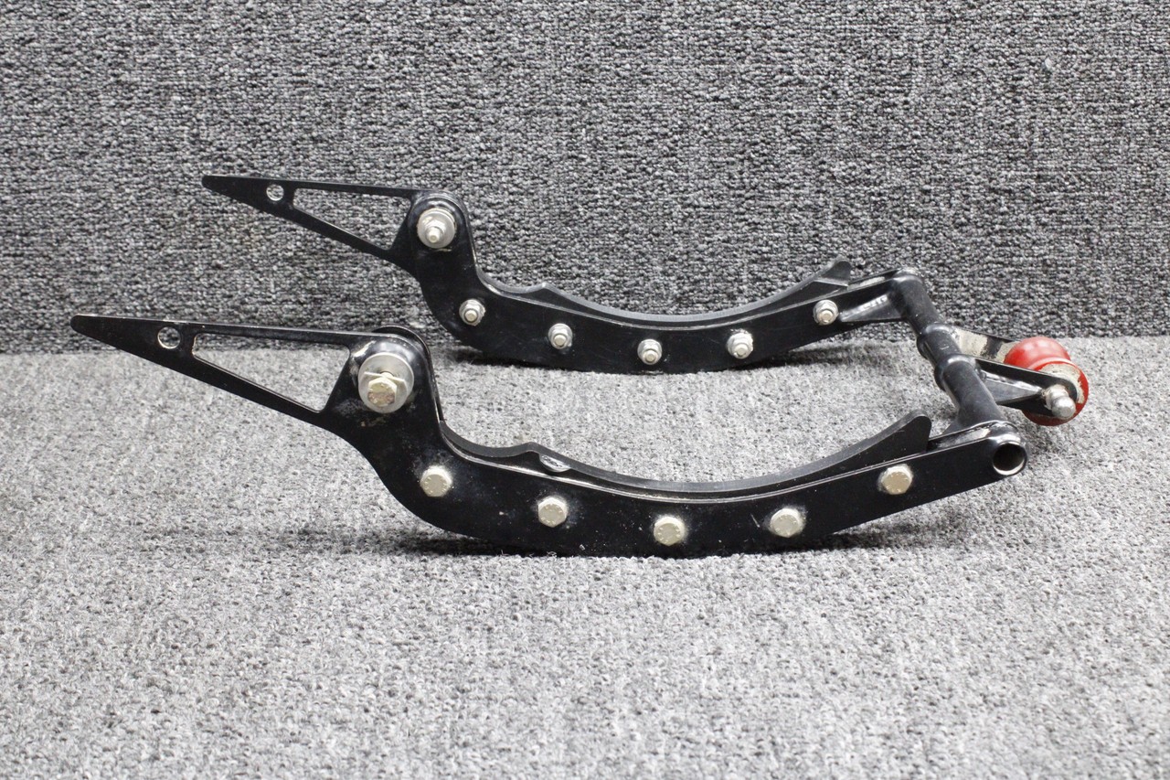 D60-5283-61-00 Diamond DA42-NG Nose Gear Door Swing Assy (Damaged Blocks)