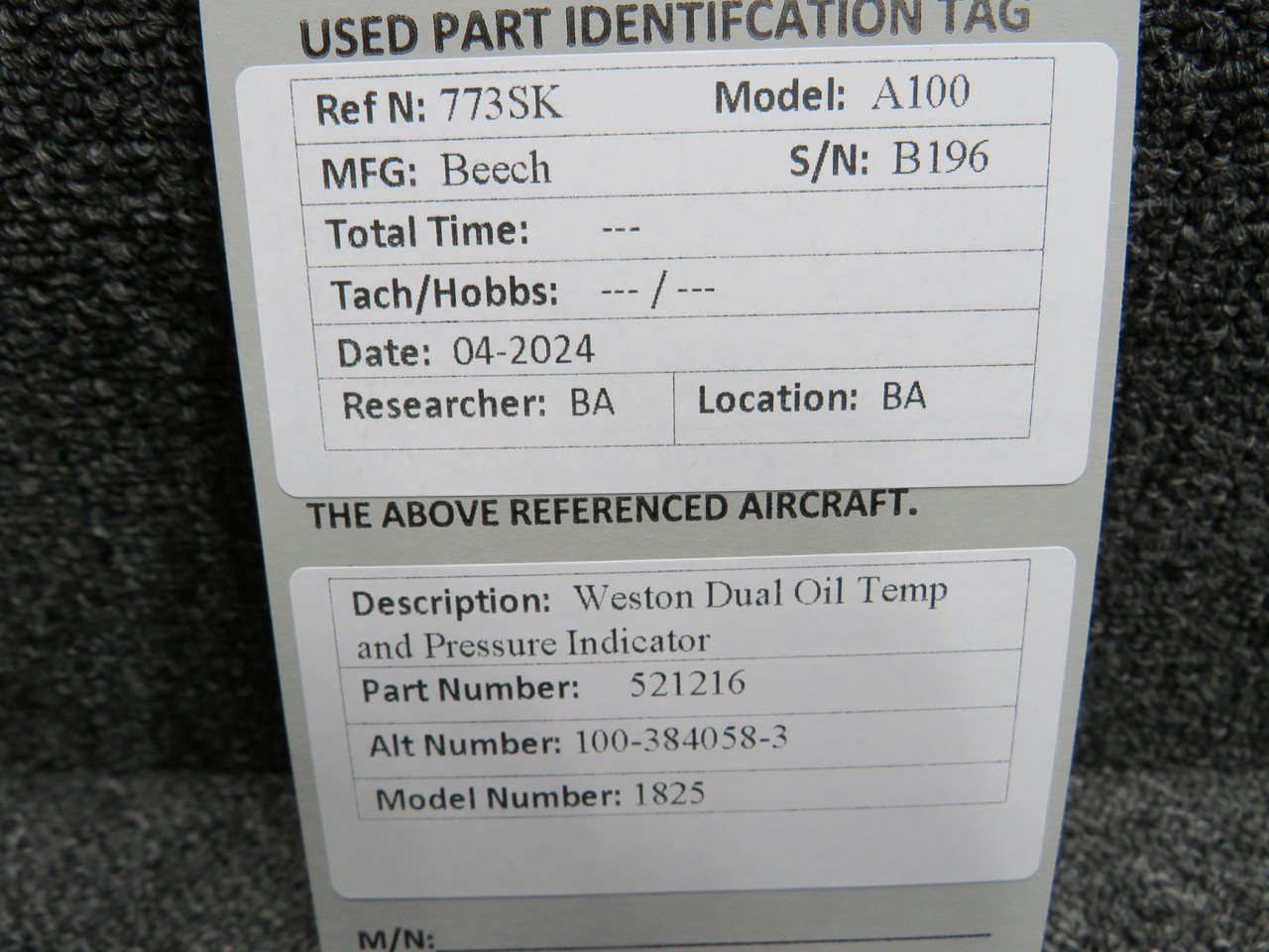 521216 (Alt: 100-384058-3) Weston 1825 Dual Oil Temp and Pressure Indicator